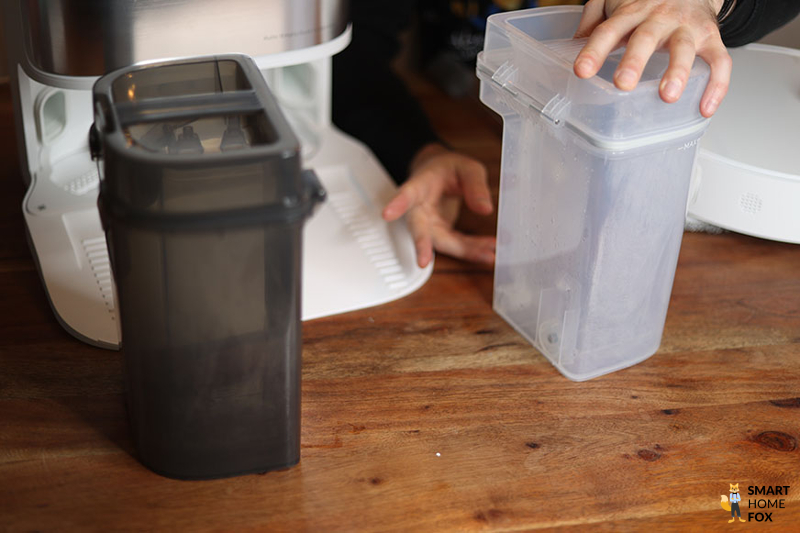 Видны два резервуара для воды базовой станции Dreame L10s Ultra.